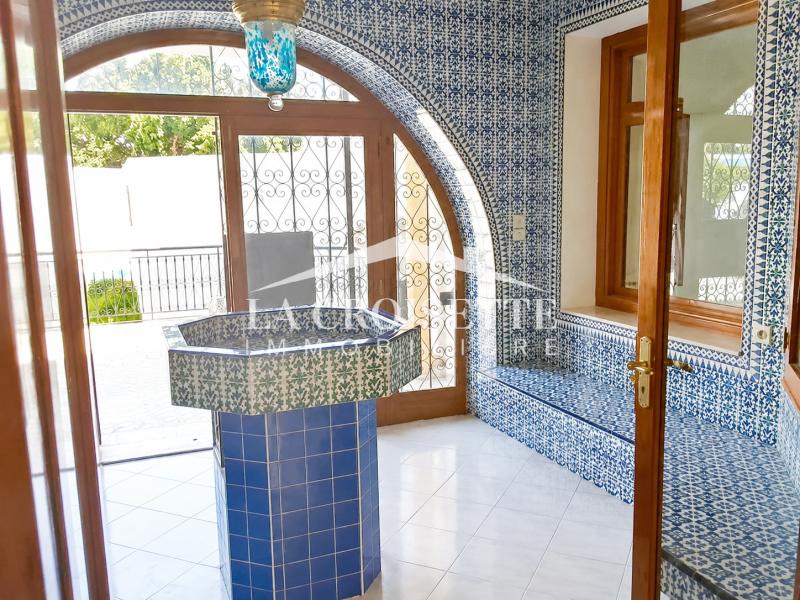 Villa S+6 avec piscine à La Marsa